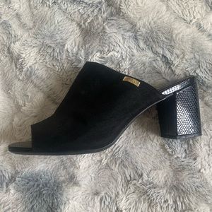 Size 8. Calvin Klein bootie heels.